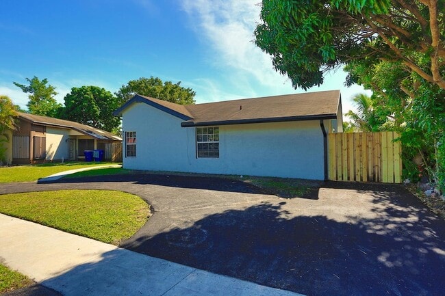 Photo - 8120 SW 4th Ct House