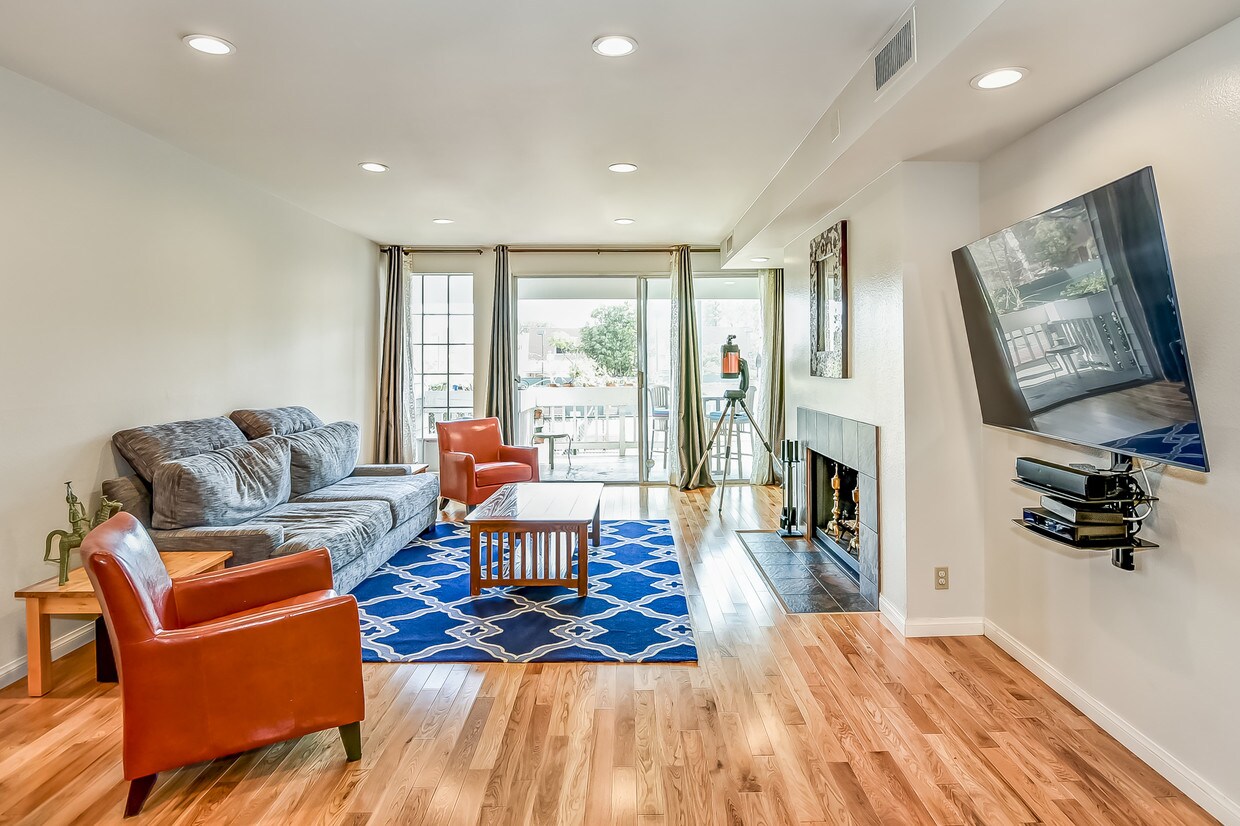 4346 Redwood Ave, Marina Del Rey, CA 90292 Condo for Rent in Marina