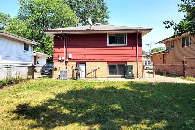 Foto del edificio - 14424 Sanderson Ave