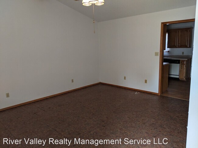 Building Photo - 3 br, 2 bath House - 911 E Gum Street
