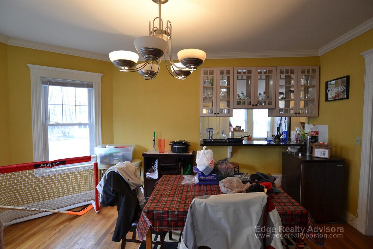 Primary Photo - 22 Burton St