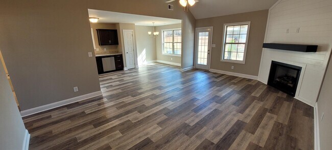 Building Photo - 1098 Whitney Dr