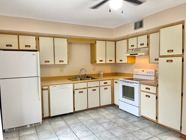 Foto del edificio - 2085 Oak Meadow Cir
