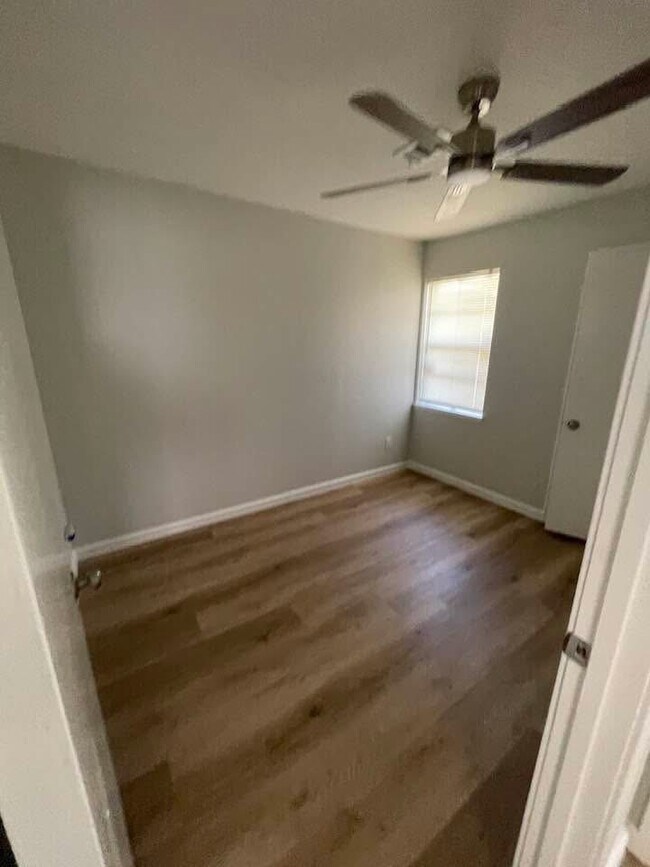 Foto del edificio - 11002 Segrest Dr