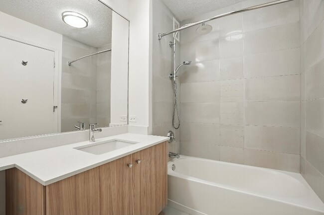 Foto del edificio - 551 N Kingsbury St