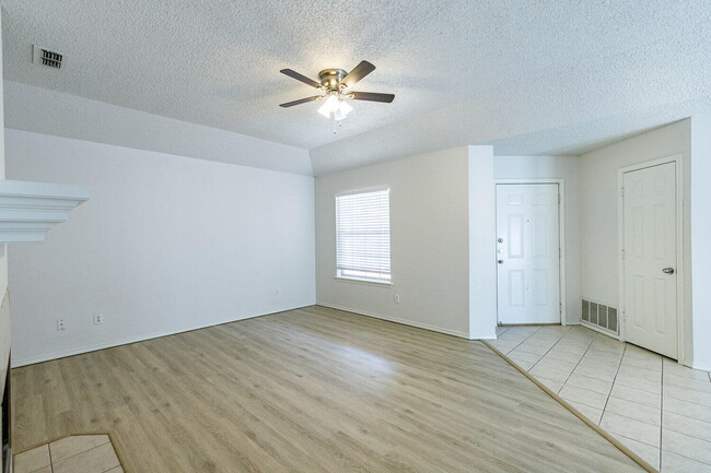 Building Photo - 10106 Englewood Ave
