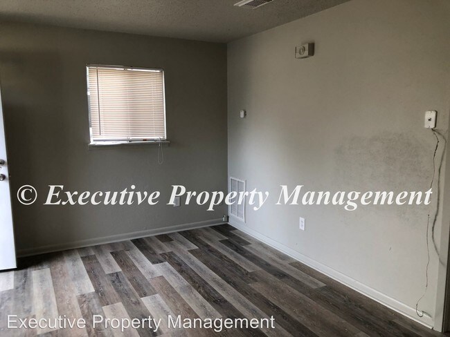 Foto del edificio - 902-904 J R Ct