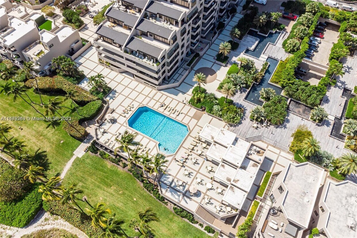 Foto principal - 251 Crandon Blvd