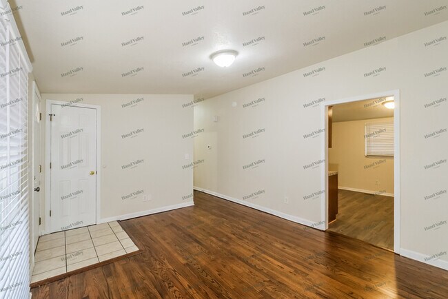 Foto del edificio - 318 Holiday Dr