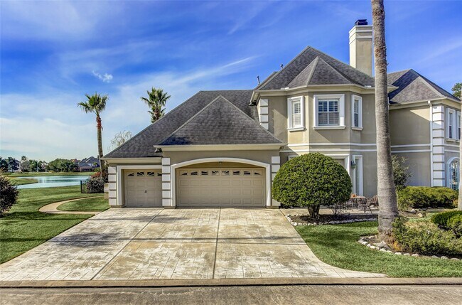 Foto del edificio - 13703 Lakeshore Way Cove