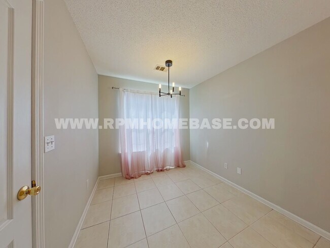 Building Photo - Charming Home with 2-Car Garage and Conven...