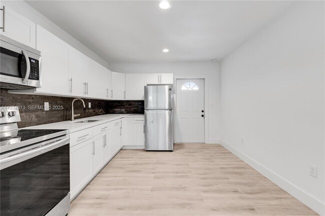 Building Photo - 2512 NE 182nd Terrace