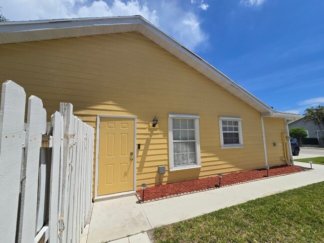 Building Photo - 1530 Royal Forest Ct