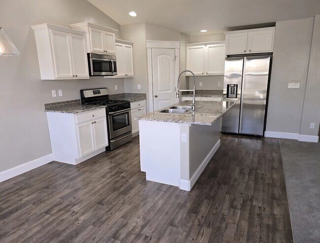 Foto del edificio - 5240 N Diamond Creek Ave