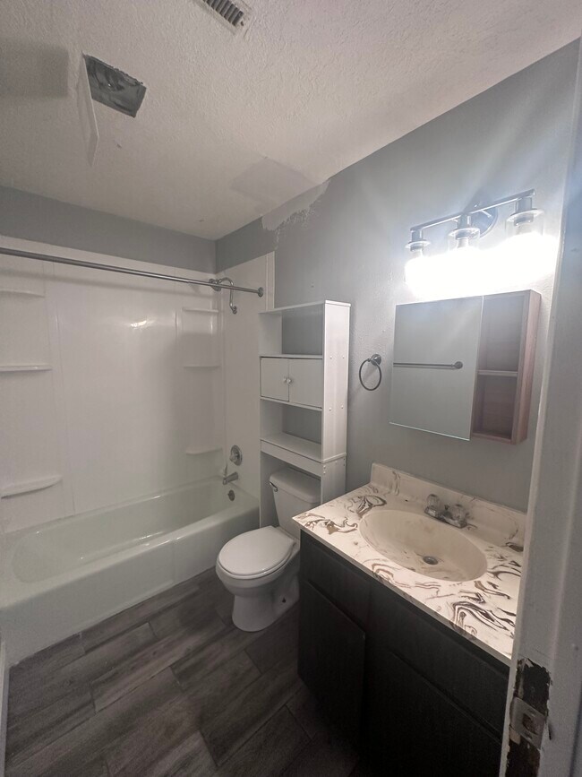 Foto del edificio - 1627 W Maple St