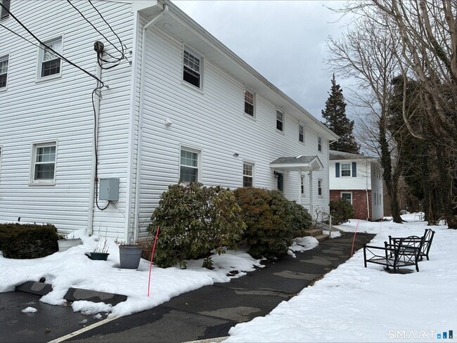 Building Photo - 26 College St