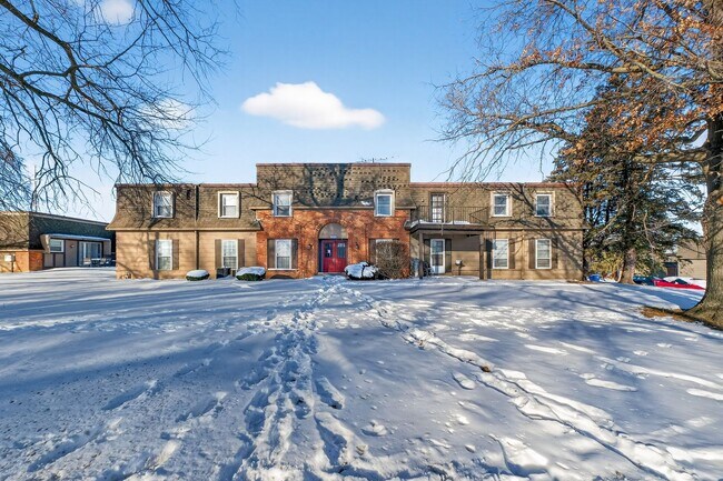 Building Photo - Now Accepting Section 8 –  3 Bedroom /2 Bath Florissant, MO