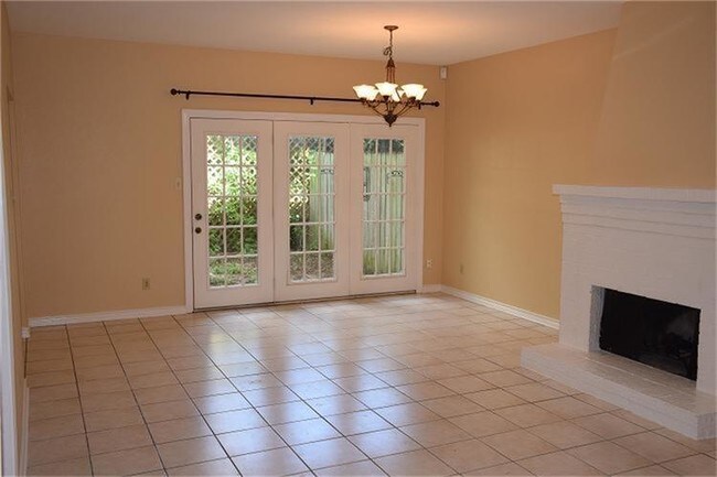 Building Photo - 1330 Augusta Dr