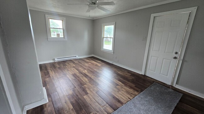 Building Photo - 1 Bed / 1 Bath - Bonus Room! (1st month mo...