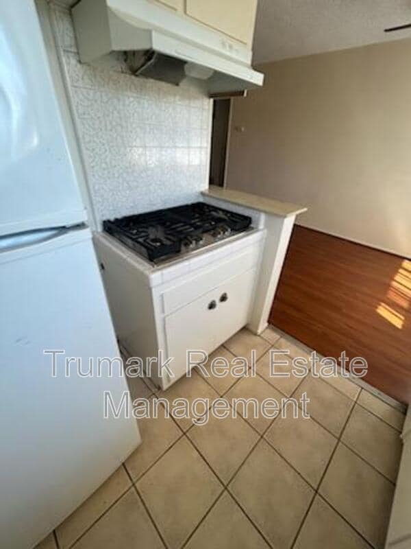 Building Photo - 4619 Lexington Ave