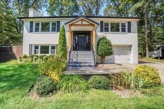 Building Photo - 43 Green Leaf Ter