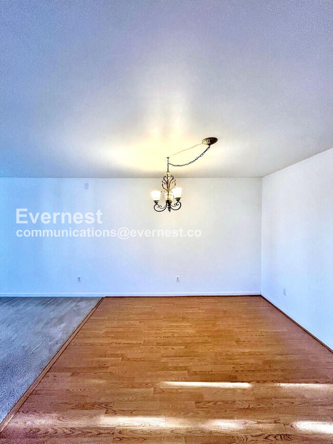 Foto del edificio - Modern Comfort & Amenities Await: Two-Bedr...