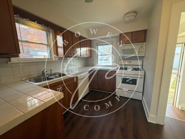 Foto del edificio - "Charming 3-Bedroom Home in Toledo with Spacious 1162 Sq. Ft. Layout – Your Perfect Retreat Awaits!"
