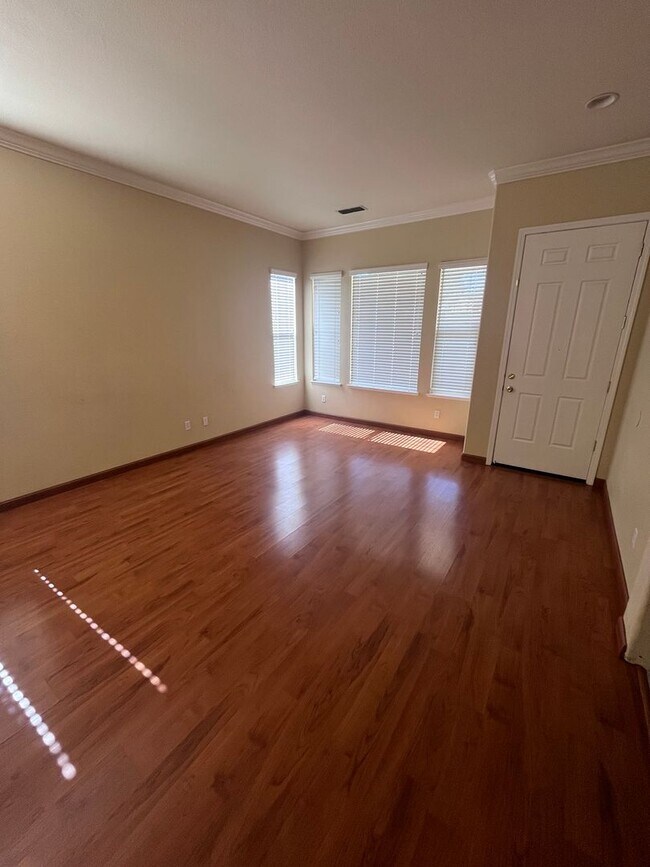 Foto del edificio - BEAUTIFUL HOME IN WEST ROSEVILLE!!