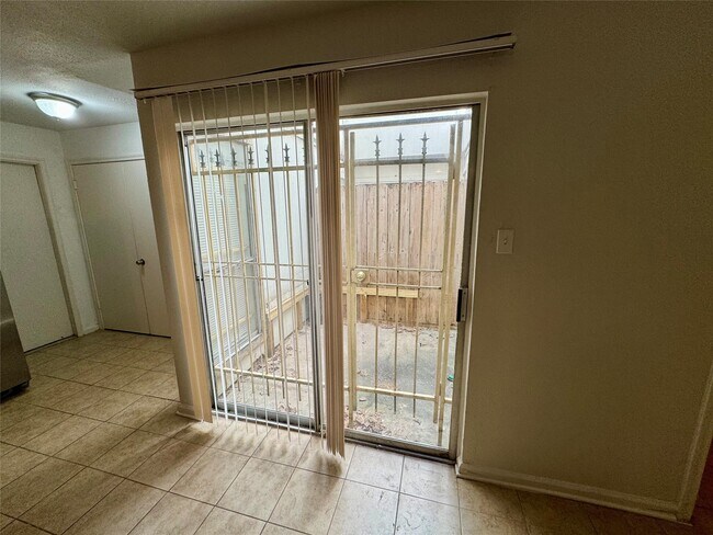 Foto del edificio - 5810 Twisted Pine Ct