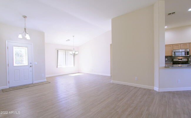 Building Photo - 9210 E Cedar Waxwing Dr