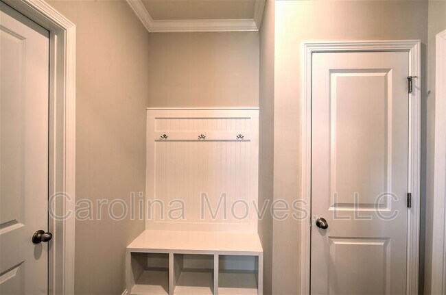 Building Photo - 572 Yellow Fox Rd