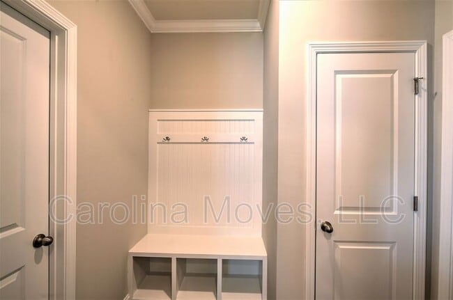 Foto del edificio - 572 Yellow Fox Rd