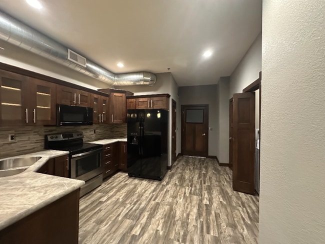 Foto del edificio - 128 S Santa Fe Ave