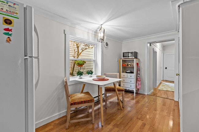 Building Photo - 3 Bond St