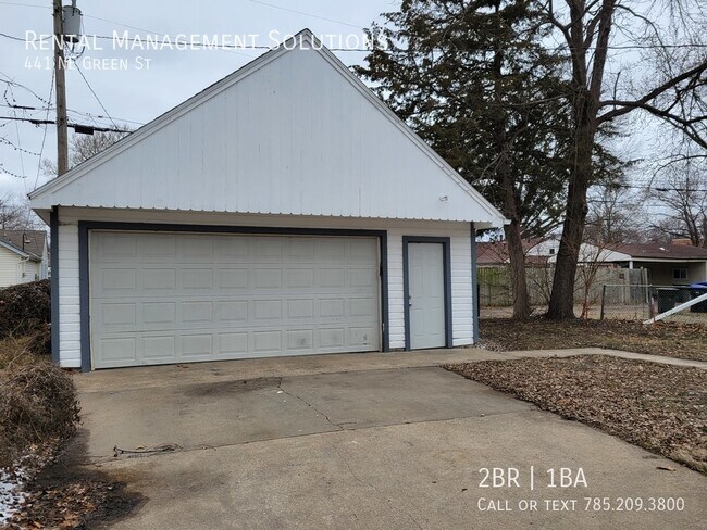 Building Photo - *2-CAR GARAGE* 441 NE Green St - 2 BED/1 BATH