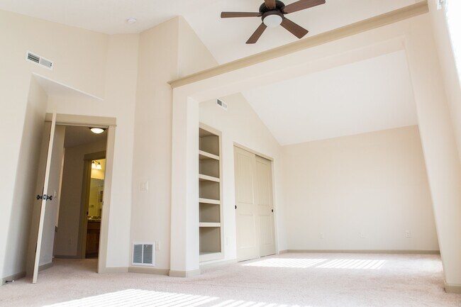 Flex Room with bookcase built-ins - 263 NE 66th Ave