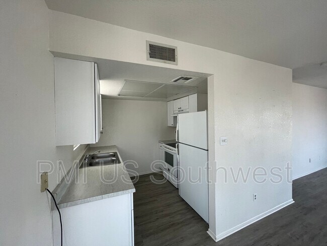 Foto del edificio - 1580 Sierra Vista Dr