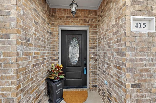 Foto del edificio - 415 Hidden Ridge Dr