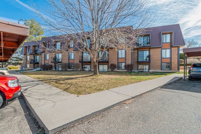 Bright & Spacious 1BD/1BA Top-Floor Unit with Stunning Views! - Bright & Spacious 1BD/1BA Top-Floor Unit with Stunning Views! House