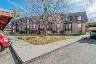 Building Photo - 3233 Lakeside Dr