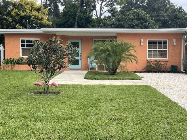 Charming 3Bed 2bath Nestled in the heart o... - Charming 3Bed 2bath Nestled in the heart o... House