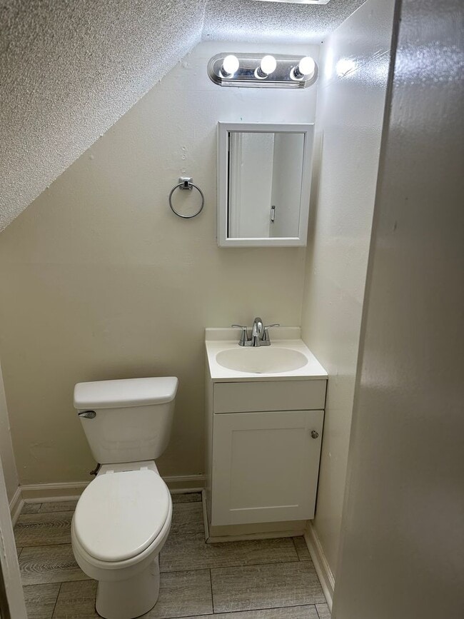 Foto del edificio - Spacious 2bedroom Townhome (500.00 off first full months rent ) Apply by 4/20/2026