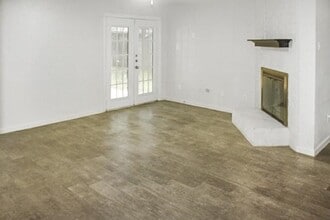 Building Photo - 3835 Brookwind Dr