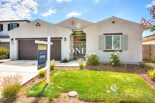 Foto del edificio - Large Single-Story 4 Bedroom Home in Patterson--has SOLAR!
