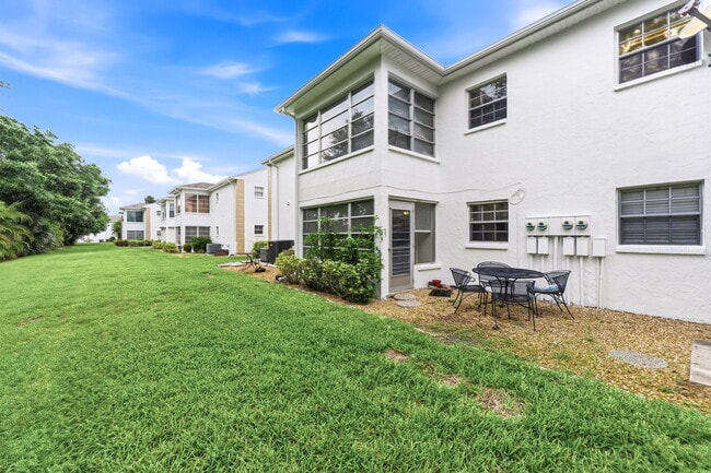 Building Photo - 1514 Edgewater Cir