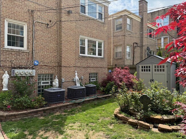 Foto del edificio - 5534 N Campbell Ave