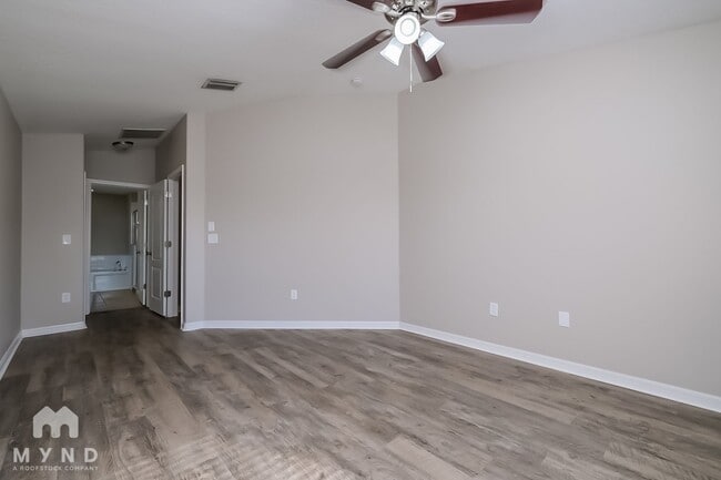 Foto del edificio - 8133 Alamosa Wood Ave