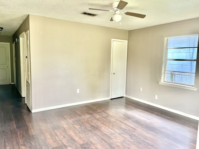 Foto del edificio - 4725 Stearns St