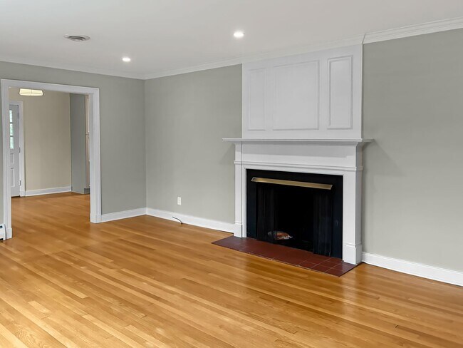 Foto del edificio - Holiday Special!  Beautiful Three Bedroom in Richmond! – No Application Fee This Season!