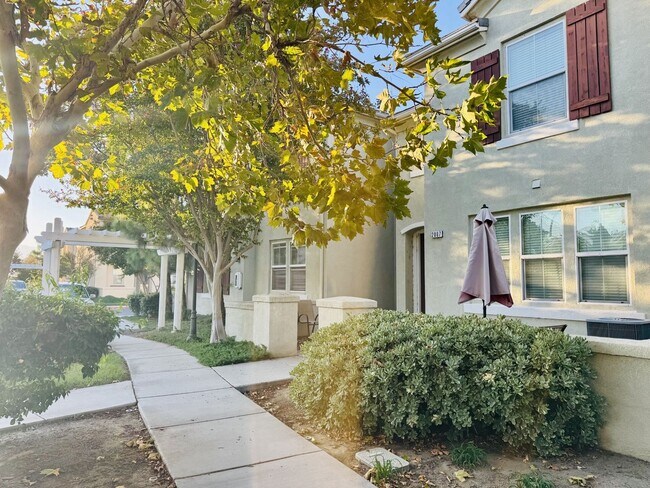 Foto del edificio - Lovely Townhouse Located in Lake Elsinore!